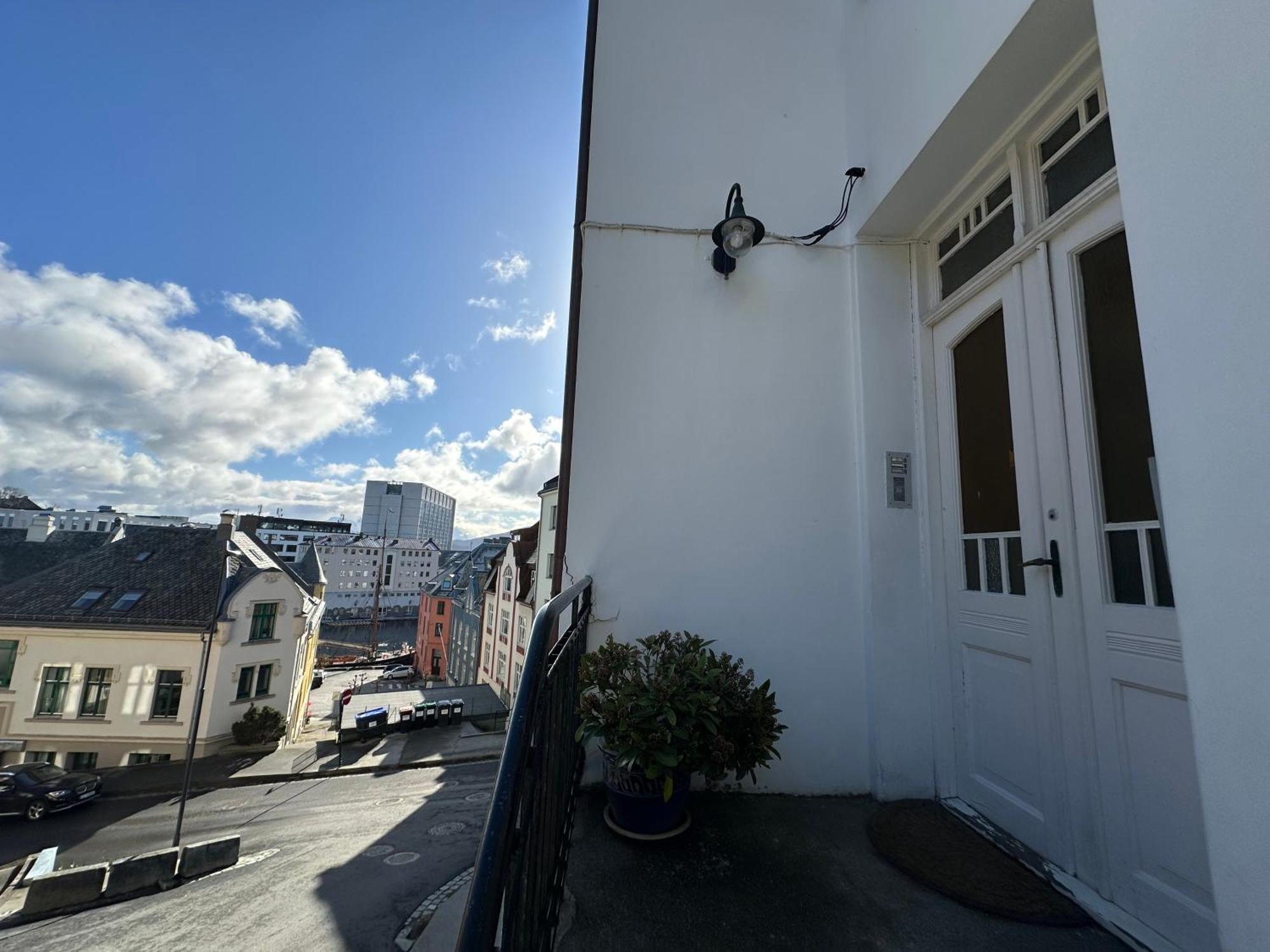 Stylish Big Jugend Art Nouveau Apartment With Balcony Heart Of Ålesund Exterior photo