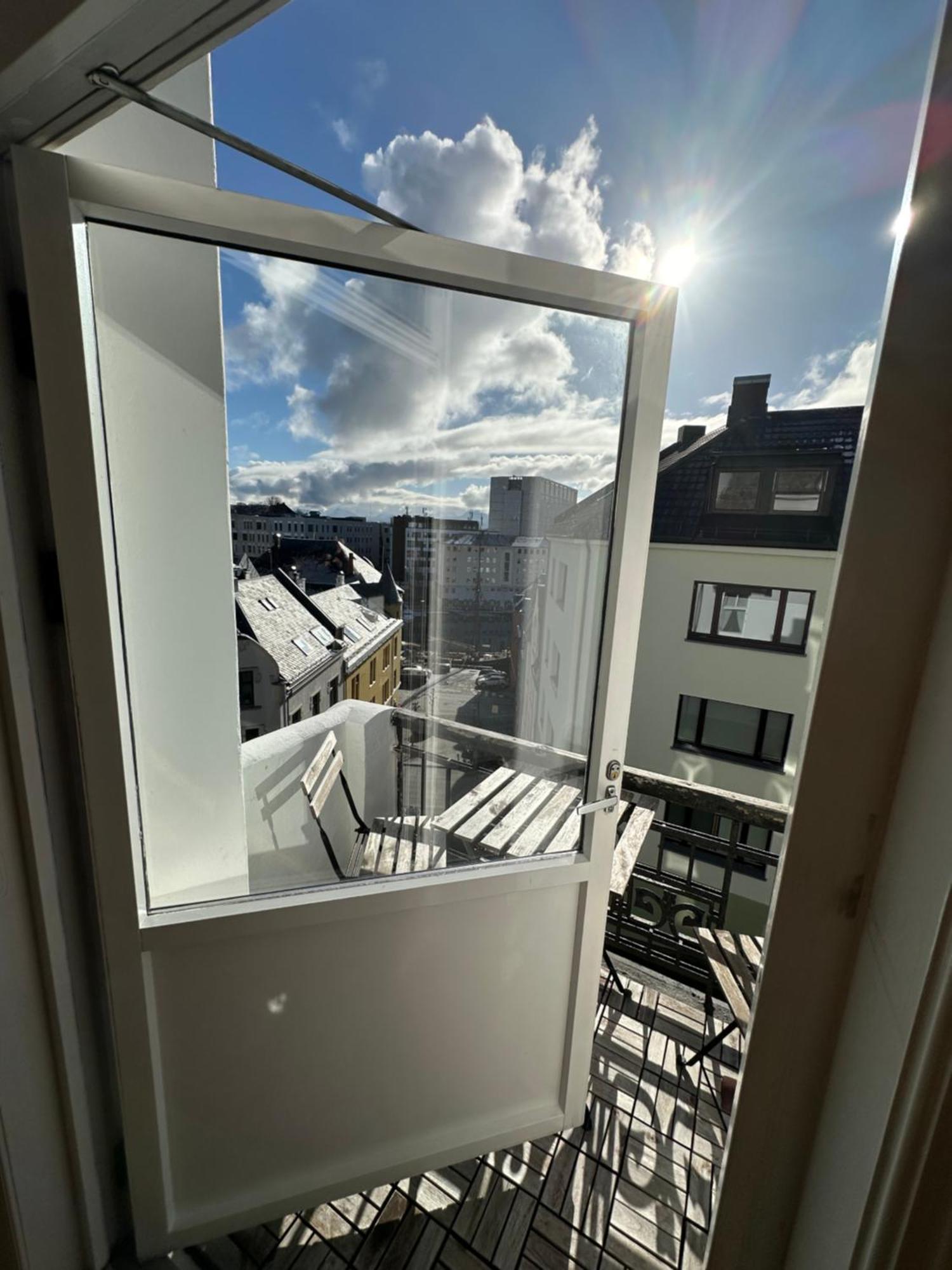 Stylish Big Jugend Art Nouveau Apartment With Balcony Heart Of Ålesund Exterior photo